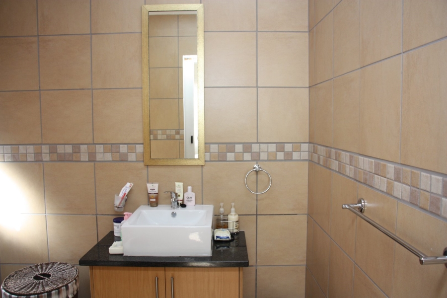 2 Bedroom Property for Sale in Langenhovenpark Free State